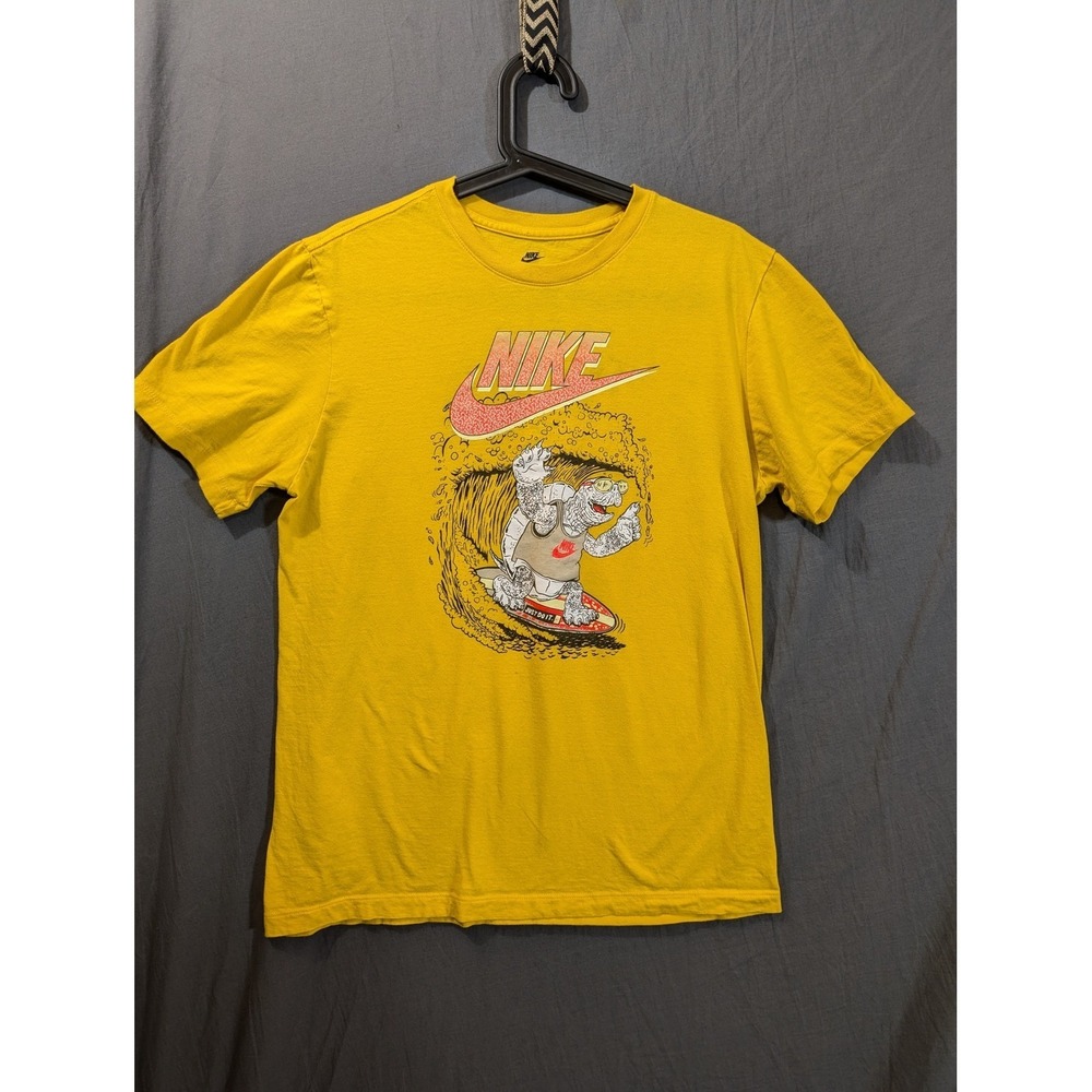 Nike Kids‎ Yellow Turtle Surfing Graphic T Shirt Size M